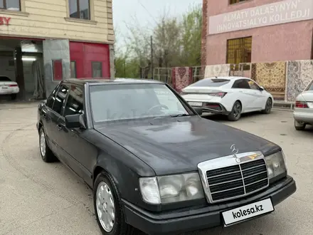Mercedes-Benz E 200 1989 года за 1 900 000 тг. в Алматы – фото 2