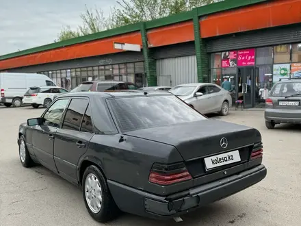 Mercedes-Benz E 200 1989 года за 1 900 000 тг. в Алматы – фото 7