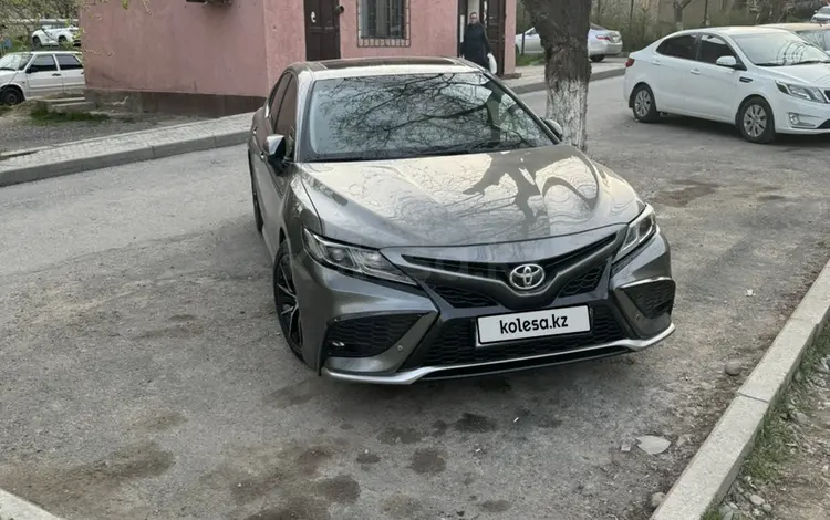 Toyota Camry 2022 года за 17 000 000 тг. в Шымкент
