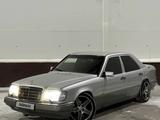 Mercedes-Benz E 220 1994 года за 2 450 000 тг. в Караганда