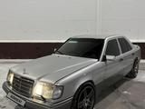Mercedes-Benz E 220 1994 года за 2 450 000 тг. в Караганда – фото 3