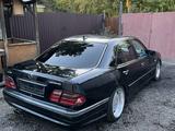 Mercedes-Benz E 320 1995 года за 2 500 000 тг. в Астана – фото 2
