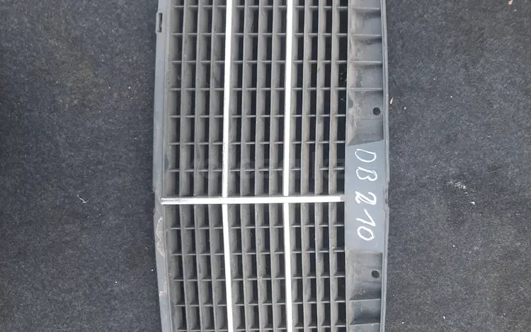 Решётка радиатора Mercedes W210үшін12 000 тг. в Семей