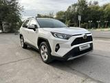 Toyota RAV4 2021 годаfor15 000 000 тг. в Шымкент