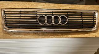 Решетка радиатора — Audi 100 C3 1984-1990 (хром) за 6 000 тг. в Алматы