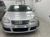 Volkswagen Jetta 2005 годаүшін3 000 000 тг. в Атырау