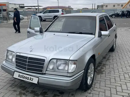 Mercedes-Benz E 280 1993 года за 2 400 000 тг. в Актау