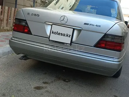 Mercedes-Benz E 280 1993 года за 2 400 000 тг. в Актау – фото 7