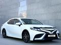 Toyota Camry 2023 года за 13 900 000 тг. в Астана – фото 3