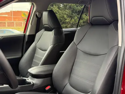 Toyota RAV4 Luxe+ 2025 года за 20 190 000 тг. в Астана – фото 8
