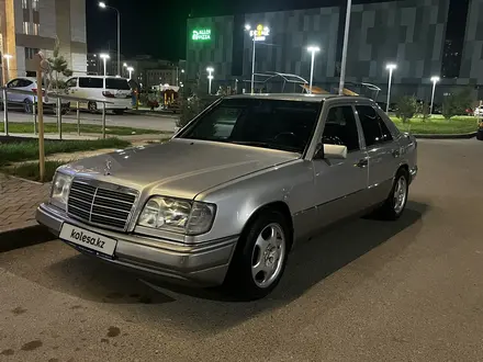 Mercedes-Benz E 220 1994 года за 2 600 000 тг. в Шымкент – фото 2