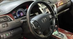 Toyota Camry 2013 годаүшін7 900 000 тг. в Актобе – фото 5