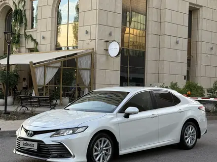 Toyota Camry 2021 года за 14 500 000 тг. в Астана – фото 3