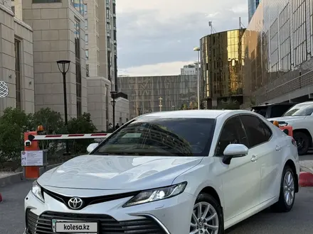 Toyota Camry 2021 года за 14 500 000 тг. в Астана