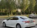 Toyota Camry 2021 года за 14 500 000 тг. в Астана – фото 5
