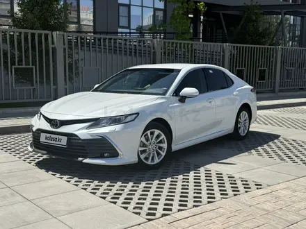 Toyota Camry 2023 года за 14 800 000 тг. в Актобе – фото 3