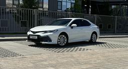 Toyota Camry 2023 года за 14 800 000 тг. в Актобе – фото 5