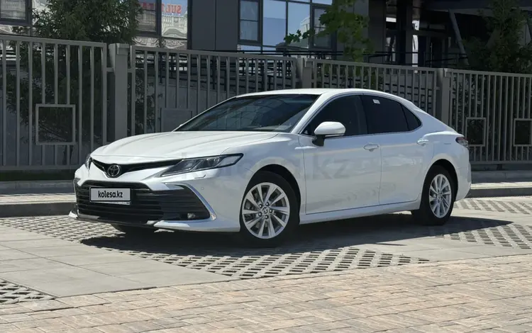 Toyota Camry 2023 года за 14 800 000 тг. в Актобе
