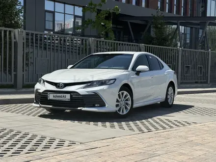 Toyota Camry 2023 года за 14 800 000 тг. в Актобе – фото 4