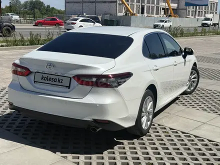 Toyota Camry 2023 года за 14 800 000 тг. в Актобе – фото 9