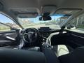 Toyota Camry 2023 года за 14 800 000 тг. в Актобе – фото 10