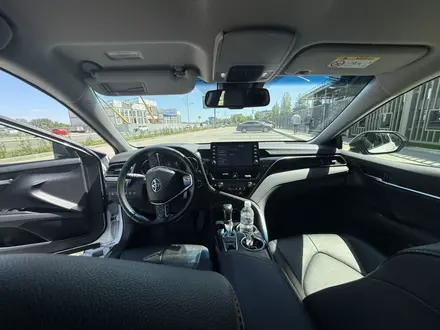 Toyota Camry 2023 года за 14 800 000 тг. в Актобе – фото 10