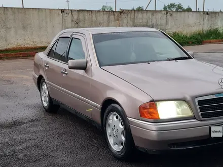 Mercedes-Benz C 180 1993 года за 2 100 000 тг. в Кокшетау – фото 2