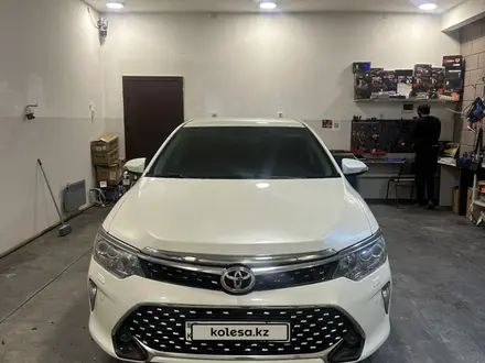 Toyota Camry 2017 года за 13 000 000 тг. в Семей – фото 20