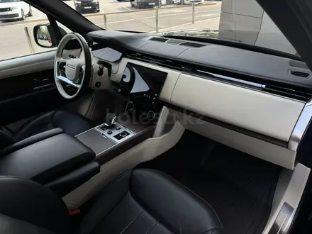 Land Rover Range Rover 2023 года за 82 900 000 тг. в Алматы – фото 13