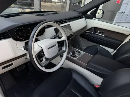Land Rover Range Rover 2023 года за 82 900 000 тг. в Алматы – фото 15