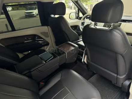 Land Rover Range Rover 2023 года за 82 900 000 тг. в Алматы – фото 17