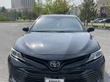 Toyota Camry 2018 года за 9 000 000 тг. в Шымкент – фото 5