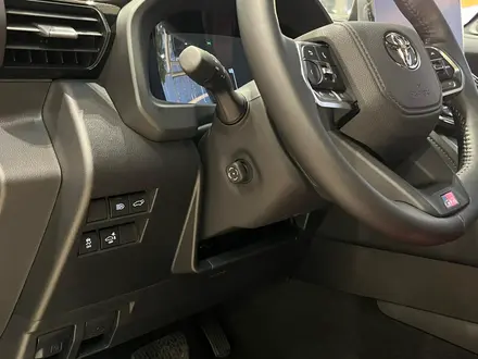 Toyota Land Cruiser GR Sport 2025 года за 68 770 500 тг. в Алматы – фото 2