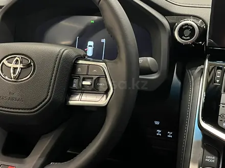 Toyota Land Cruiser GR Sport 2025 года за 68 770 500 тг. в Алматы – фото 4