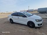 Volkswagen Polo 2019 года за 6 400 000 тг. в Атырау – фото 2