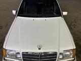 Mercedes-Benz E 220 1994 годаfor2 250 000 тг. в Тараз