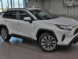 Toyota RAV4 Luxe+ 2023 года за 15 290 000 тг. в Алматы – фото 3