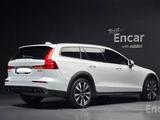 Volvo V60 2021 года за 17 000 000 тг. в Алматы – фото 4