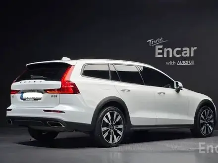 Volvo V60 2021 года за 17 000 000 тг. в Алматы – фото 4