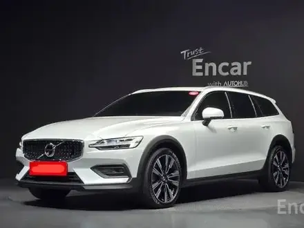 Volvo V60 2021 года за 17 000 000 тг. в Алматы