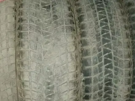 Зимний комплект Bridgestone Blizzak 245/65/17 за 40 000 тг. в Алматы – фото 3