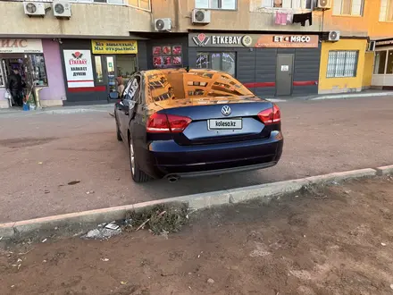 Volkswagen Passat 2013 года за 4 000 000 тг. в Атырау – фото 3