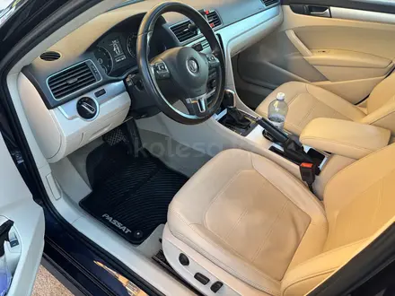 Volkswagen Passat 2013 года за 4 000 000 тг. в Атырау – фото 6