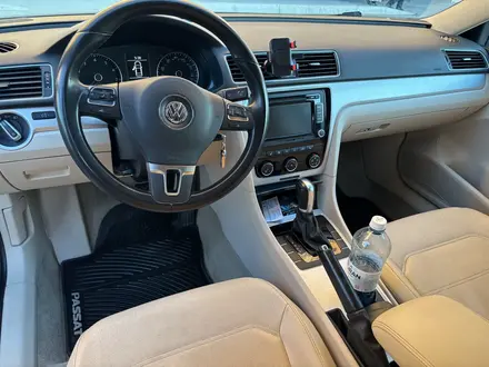 Volkswagen Passat 2013 года за 4 000 000 тг. в Атырау – фото 7