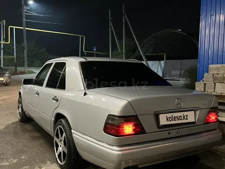 Mercedes-Benz E 320 1994 года за 3 600 000 тг. в Алматы – фото 2