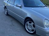 Mercedes-Benz E 320 1999 года за 5 000 000 тг. в Астана – фото 2