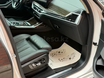 BMW X7 2023 года за 55 000 000 тг. в Астана – фото 12
