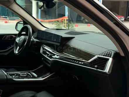 BMW X7 2023 года за 55 000 000 тг. в Астана – фото 13