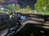 Toyota Camry 2017 года за 9 000 000 тг. в Атырау