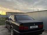 BMW 528 1992 года за 1 400 000 тг. в Атырау – фото 2